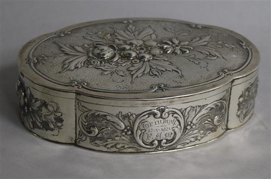 An early 20th century German Hanau silver oval box, 13 oz.